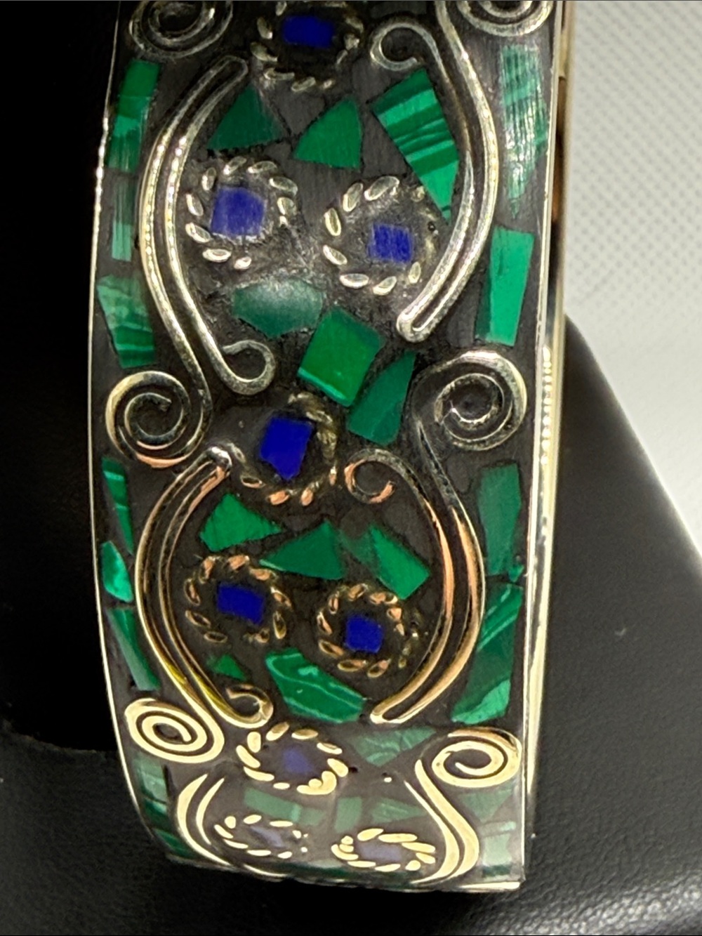 Exceptional vintage Green Blue Inlay mosaic raised luxurious Cuff Bracelet ⭐️ - Picture 3 of 16
